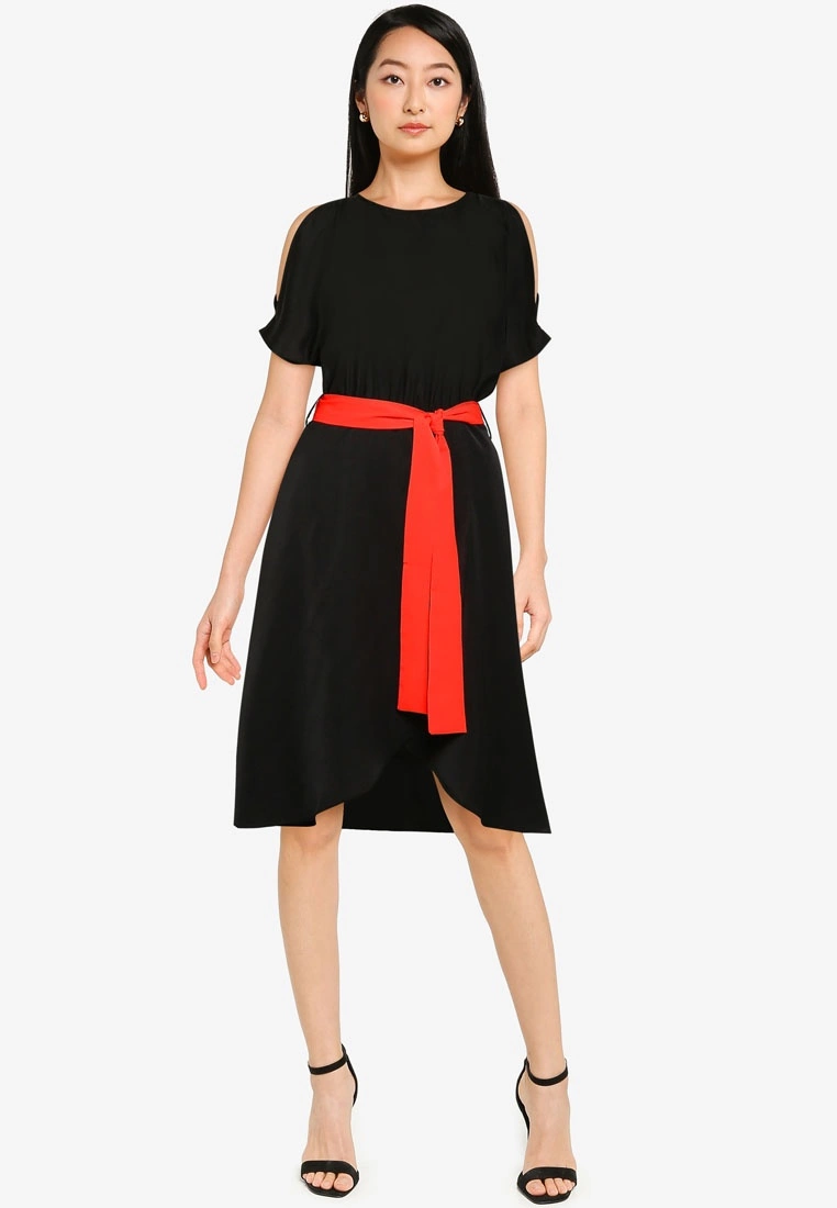 ZALORA BASICS Cold Shoulder Overlap Dress - Billede 4