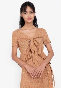 ZALORA BASICS Crop Peplum Top