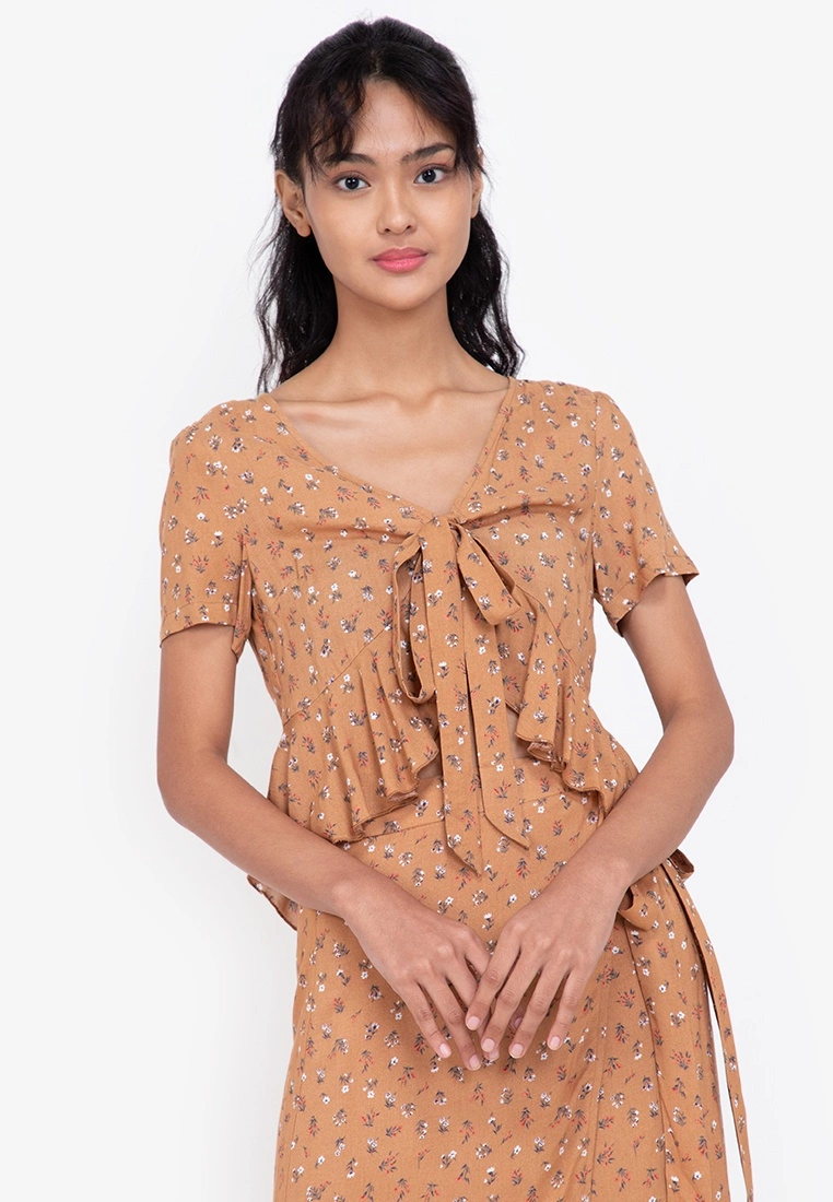 ZALORA BASICS Crop Peplum Top