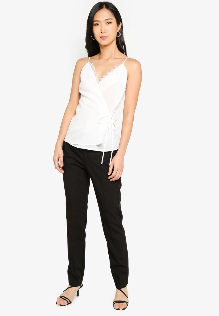 ZALORA BASICS Lace Trimming Wrap Top - Billede 4