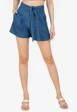 ZALORA BASICS Pleated Chambray Shorts