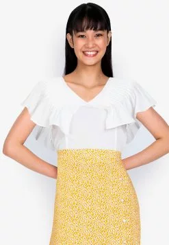 ZALORA BASICS Pintuck Detail Crop Top