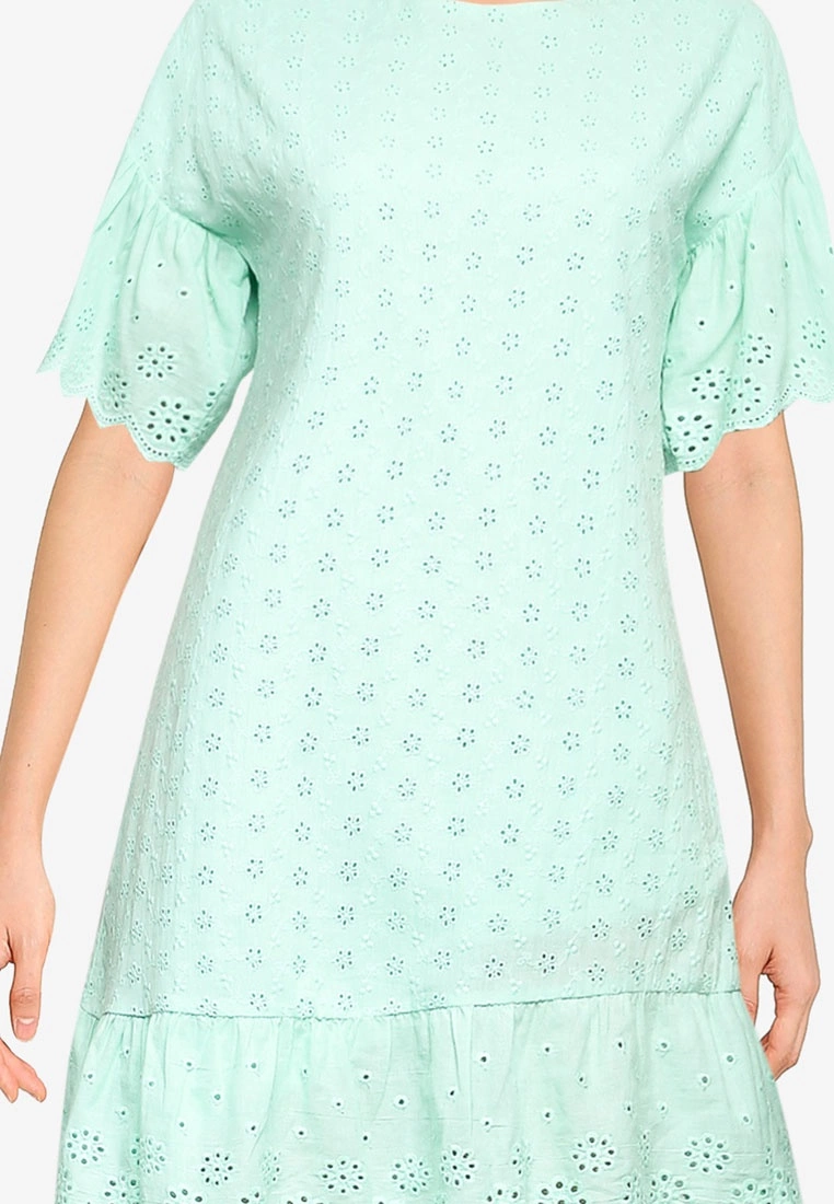 ZALORA BASICS Frill Sleeve Eyelet Dress - Billede 3
