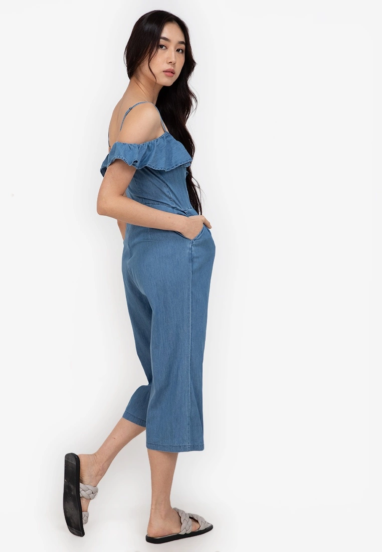ZALORA BASICS Cold Shoulder Denim Capri Jumpsuit - Billede 2