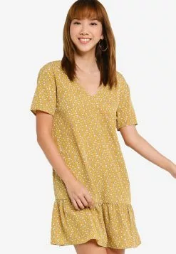 ZALORA BASICS Back Keyhole Detail Ruffle Dress