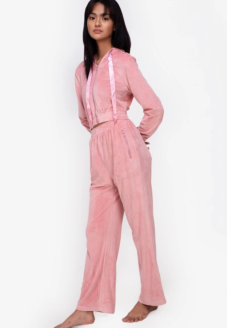 ZALORA BASICS Lounge Velour Cropped Hoodie - Billede 4