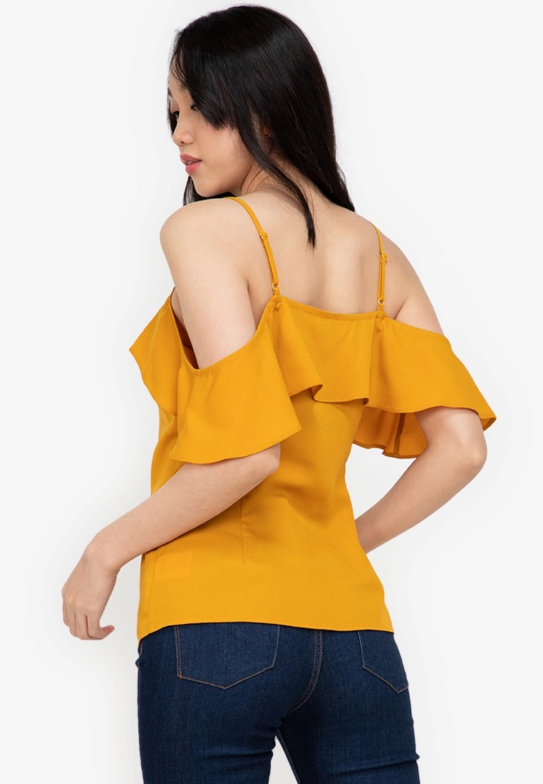 ZALORA BASICS Button Cold Shoulder Ruffle Cami Top - Billede 2