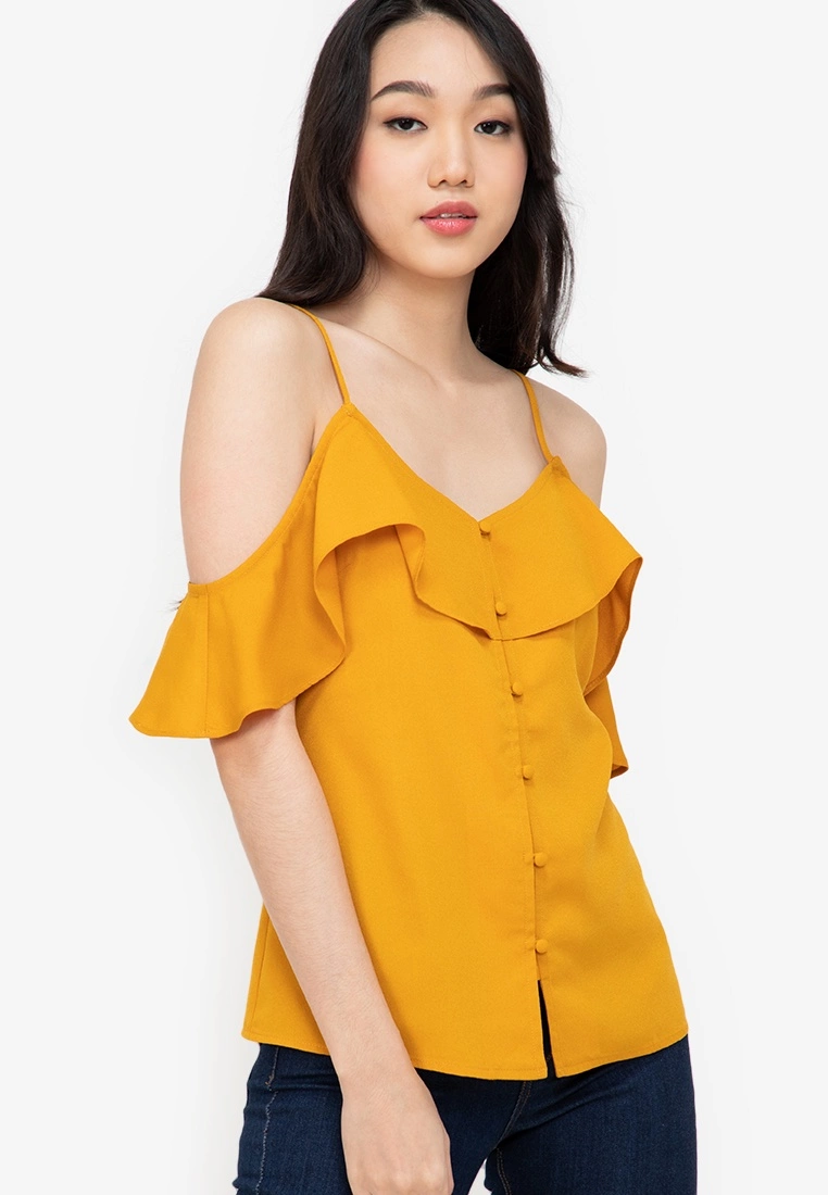 ZALORA BASICS Button Cold Shoulder Ruffle Cami Top - Billede 3